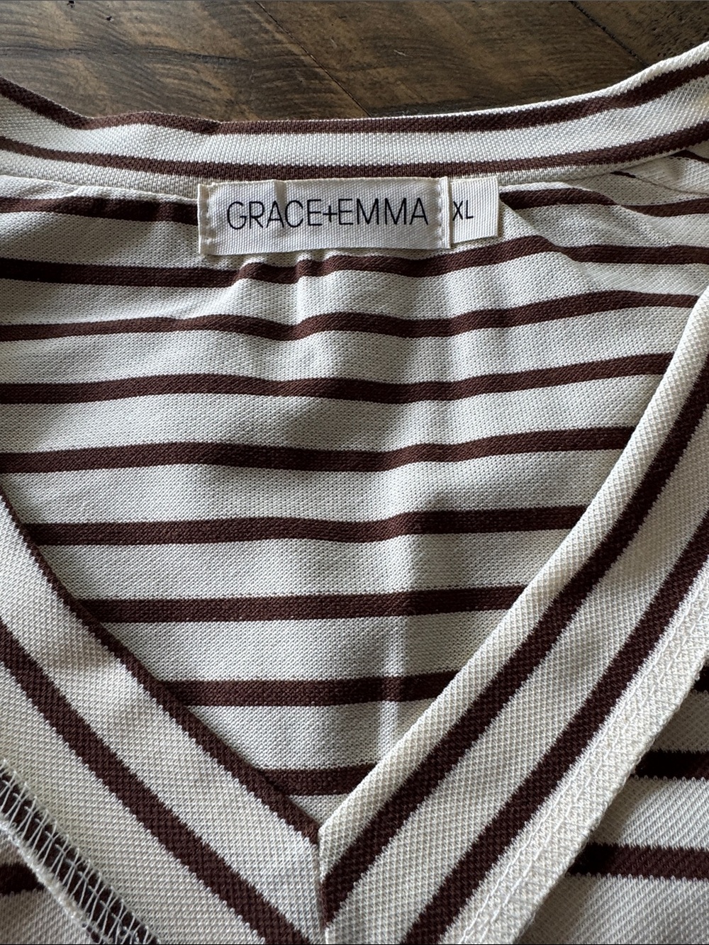 Grace & Emma Striped V-Neck Short Sleeve Top - Cream & Brown Sz XL - Picture 4 of 7
